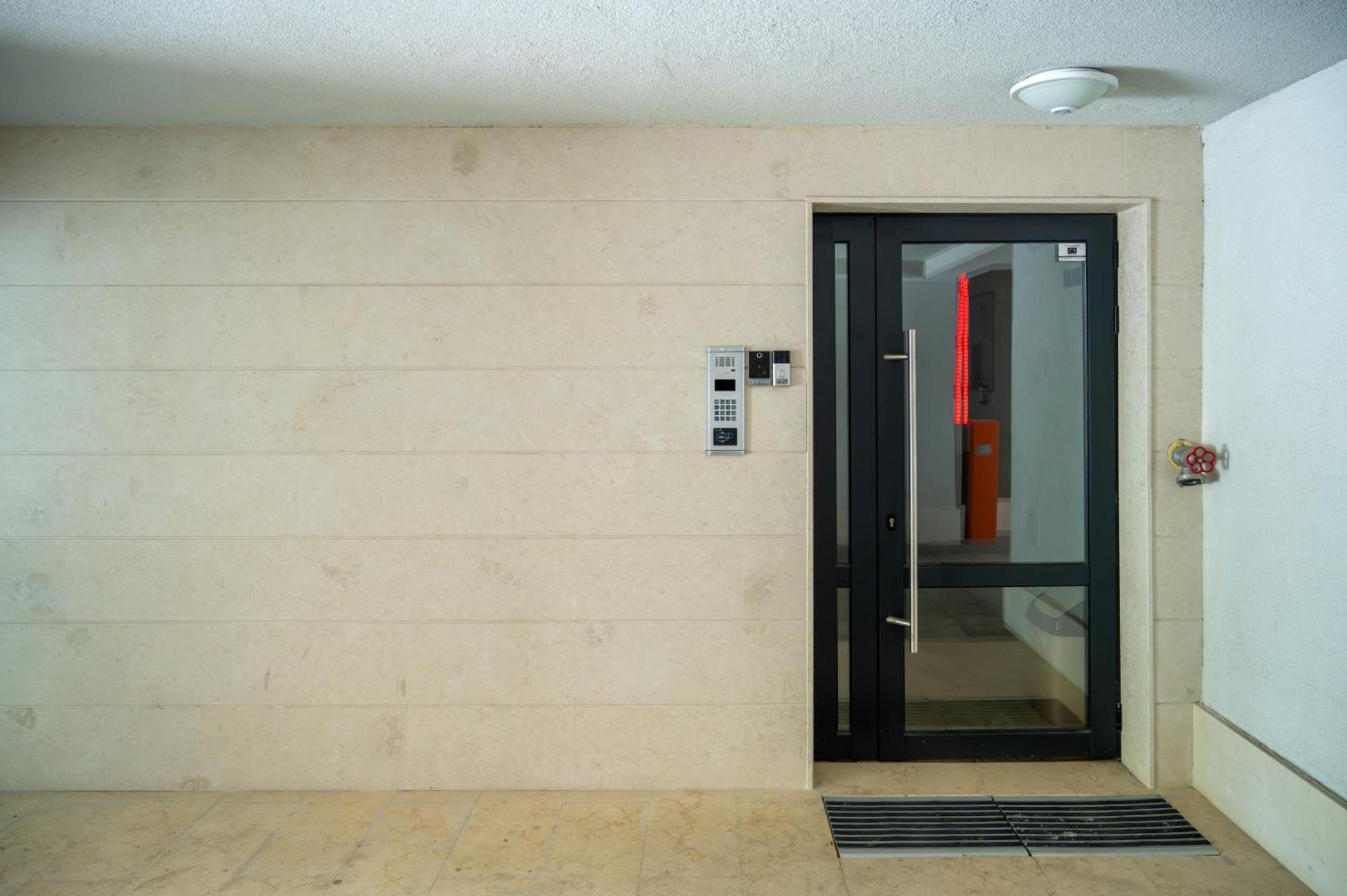 Bright Studio In The City Center Sofia Exterior foto